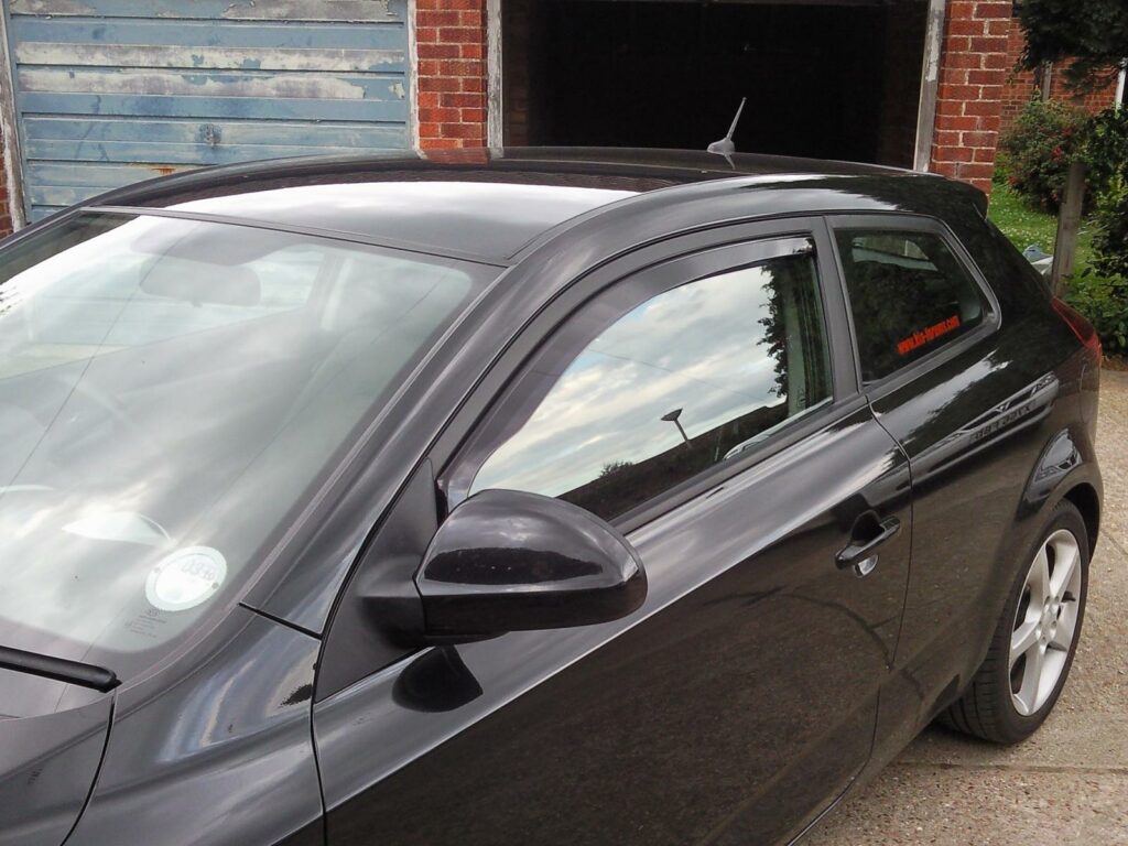 accesorios ventana coche con metacrialto termoformado