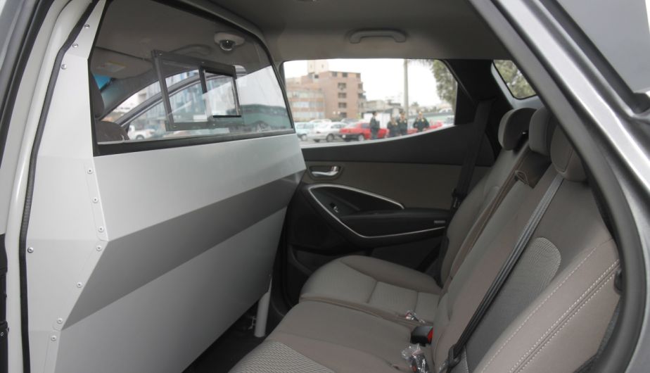proteccion-policarbonato-coche-policia